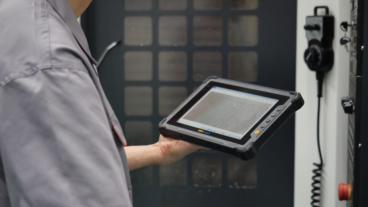 How to choose a suitable industrial tablet PC manufacturers