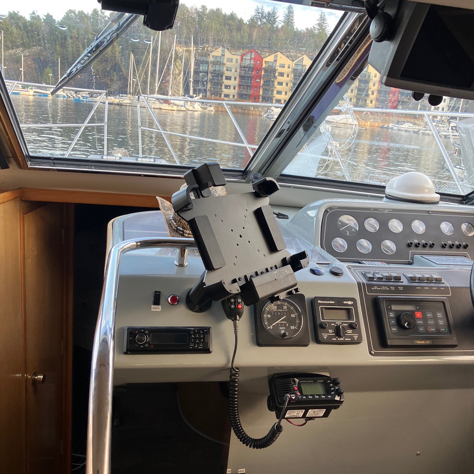 Vehicle Mounting Dock with Connectivity