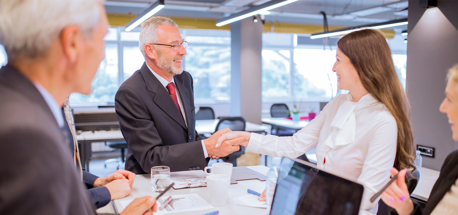 Five-star Trust Chain: Decoding How Products Win Users' "Active Purchase" with Quality + Service