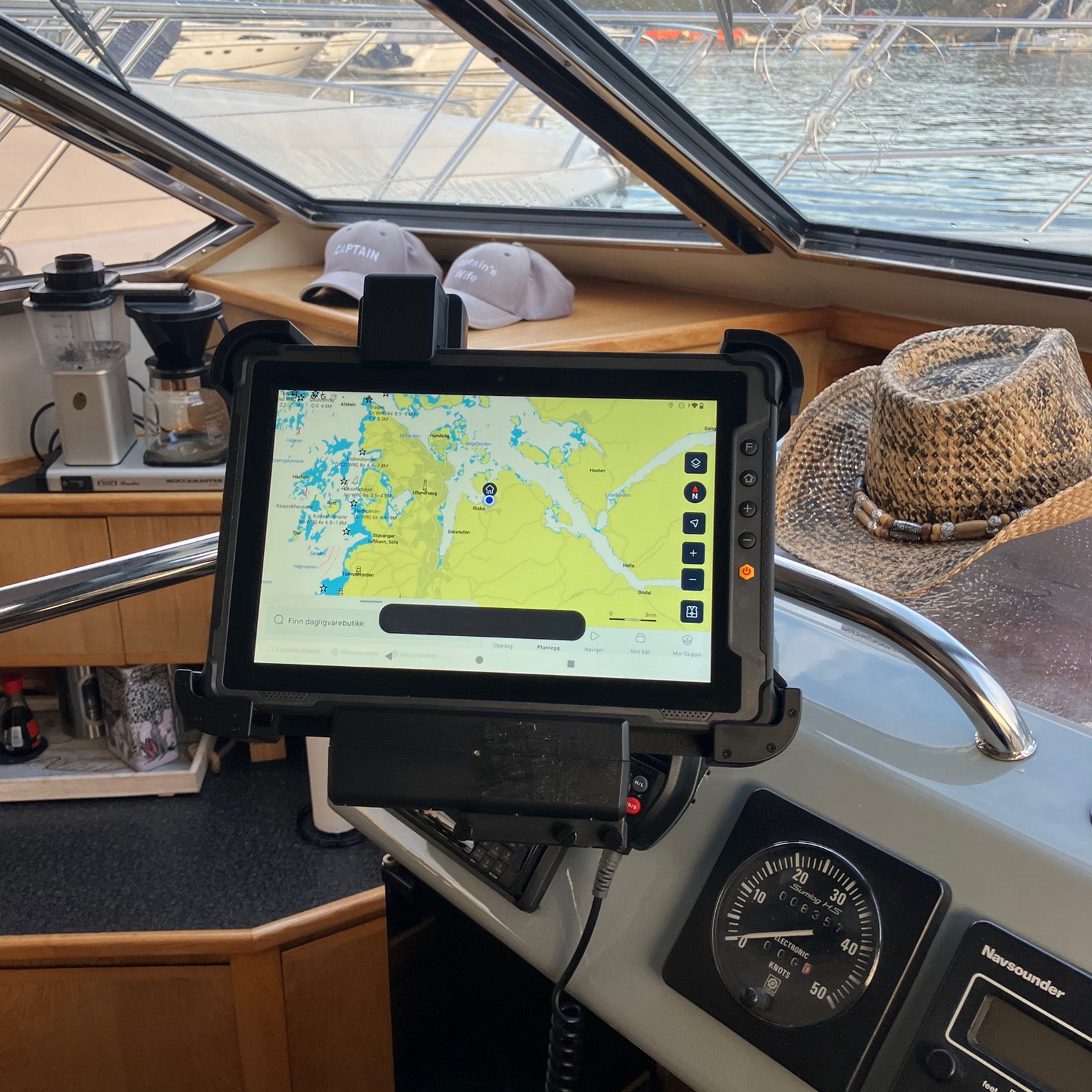 Vehicle Mounting Dock with Connectivity